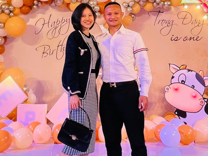 Vợ tiền vệ Trọng Hoàng kể hành trình chữa chấn thương gian khổ để chồng thoát cảnh giải nghệ