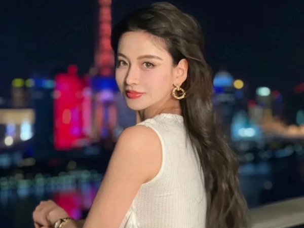 Hoa hậu Thế giới Trung Quốc 2021 bị tước vương miện, đại diện thi Miss World 2022 gây tranh cãi