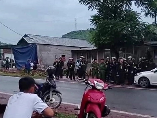 Gần 100 người truy bắt nghi phạm chém cả nhà bố mẹ vợ và con trai