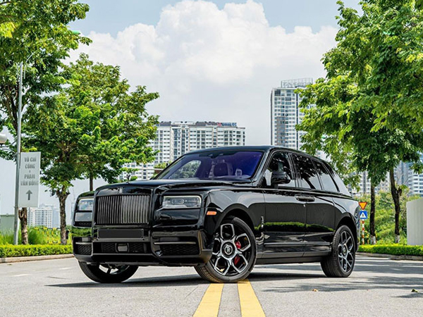Tận thấy Rolls-Royce Cullinan Black Badge 2022 hơn 40 tỷ tại Hà Nội