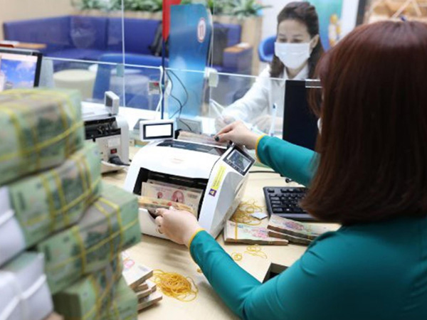 Ngân hàng, doanh nghiệp BĐS bơm vốn vào công ty chứng khoán: Lợi ích và rủi ro nào hiện hữu?