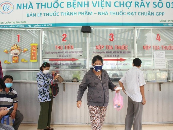 Bệnh nhân phải mua thuốc, vật tư mang vào bệnh viện: Chuyện chưa từng có