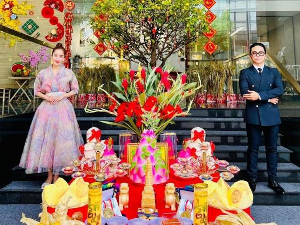 Khám phá nhà riêng của vợ chồng Khánh Thi - Phan Hiển: Nằm ngay mặt tiền đường đắt đỏ, tích hợp trung tâm dạy nhảy xịn xò và khu vườn trên cao đắt giá
