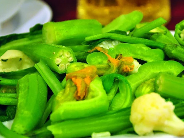 Đừng tưởng cứ ăn rau là tốt, ăn theo cách này vừa 'vứt' hết chất, vừa rước thêm bệnh vào người