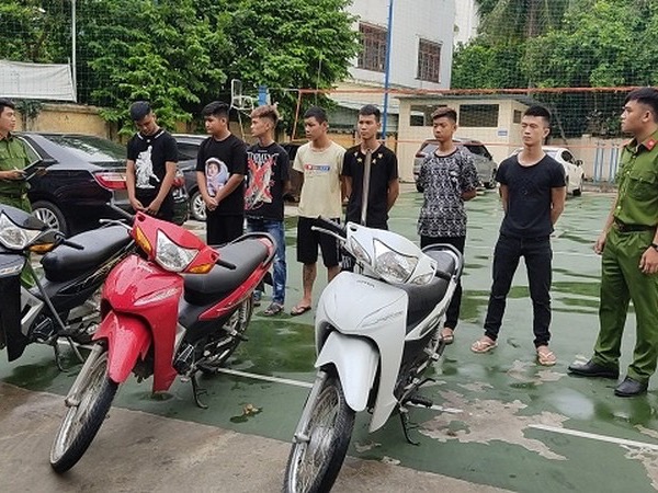 Hải Dương: Điều tra nhóm thiếu niên dùng hung khí đánh người đi đường