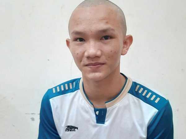Diễn biến mới vụ thanh niên 18 tuổi chém người kinh hoàng khi dừng đèn đỏ