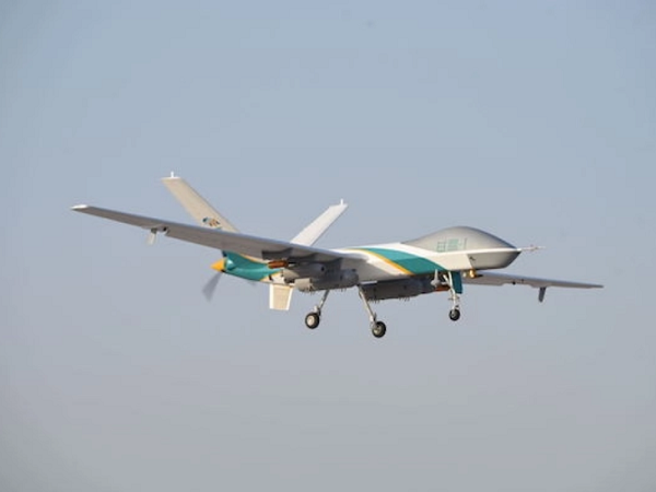 Trung Quốc dùng drone khổng lồ ‘gọi mưa’ giữa đợt hạn hán lịch sử