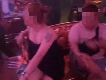 Dân chơi ngơ ngác khi công an đột kích quán bar ở quận Gò Vấp