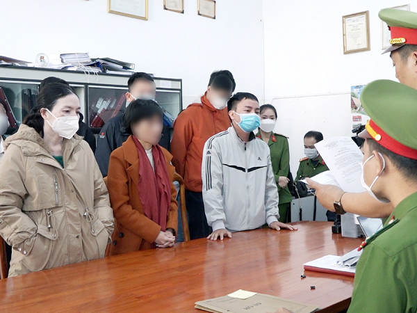 Mánh khóe ‘ăn chặn’ kit test bán lại cho Việt Á ở CDC Lâm Đồng