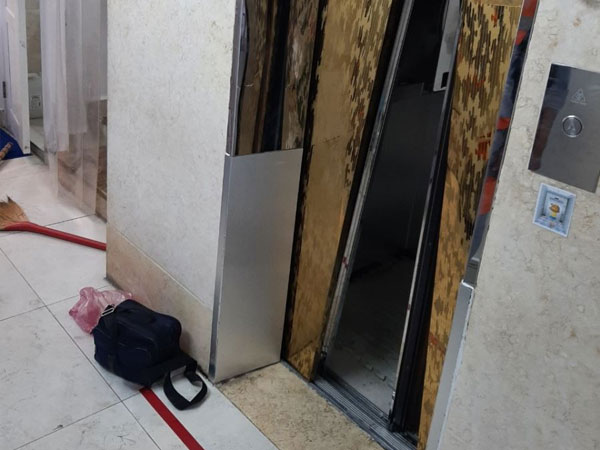 9 người kẹt trong thang máy ở TP HCM, có người kiệt sức
