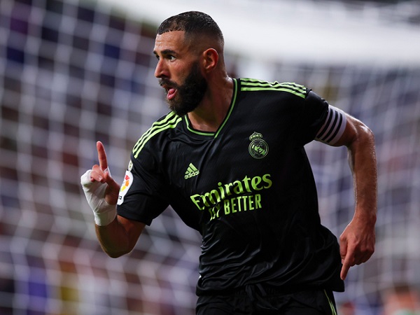 Benzema lập cú đúp, Real đòi lại ngôi đầu