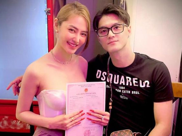 Linh Chi - Lâm Vinh Hải khoe giấy đăng ký kết hôn, kỷ niệm chặng đường yêu 'nghịch cảnh' với nhiều drama