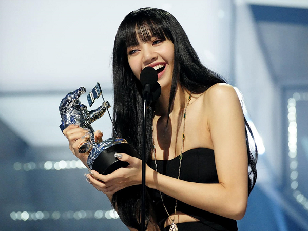 MTV VMAs 2022: Lisa (BLACKPINK) làm nên lịch sử tại MTV 2022, trở thành nghệ sĩ solo đầu tiên giành giải Best Kpop