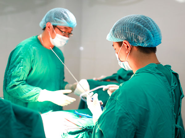 Nam giới đi nâng ngực, độn mông, làm môi trái tim