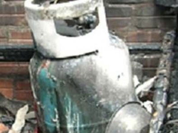Nổ khí gas trong nhà thờ họ, 3 người bị bỏng nặng