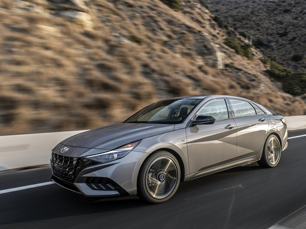 Logo trên vô lăng xe Hyundai Elantra N 2022 có thể gây tai nạn?