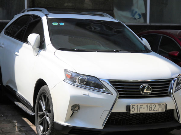 Bắt xe Lexus đeo biển TP.HCM giả đang ‘vi vu’ ở Hà Nội