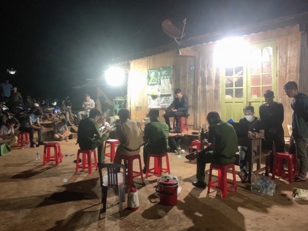 Kề dao vào cổ doạ giết, ép thương lái bán cau giá thấp