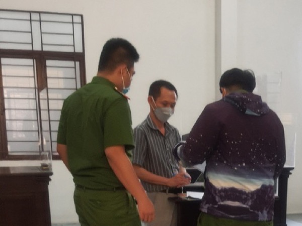 Dâm ô bé 11 tuổi, giáo viên tại trung tâm gia sư khai lời khó tin
