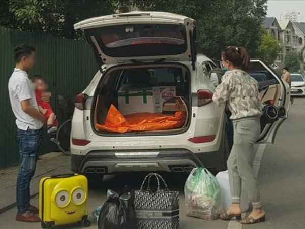 Dâu phố kêu áp lực khi về quê thăm bố mẹ chồng, biết chuyện dân tình 'ngả mũ' vì: 'Sao chịu đựng giỏi thế?'