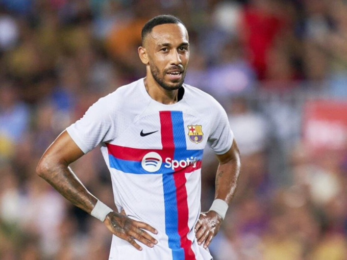 Aubameyang nguy cơ bể kèo sang Chelsea vì gãy xương hàm