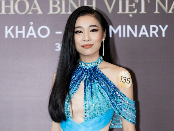 Màn catwalk 'đi lùi' của Nguyên Thảo tại Miss Grand Vietnam tạo làn sóng bàn tán trên mạng xã hội