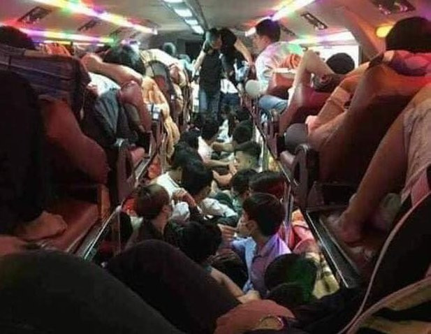 Ùn ùn về quê nghỉ lễ 2/9, hàng giờ chờ xe, ngồi không nhúc nhích