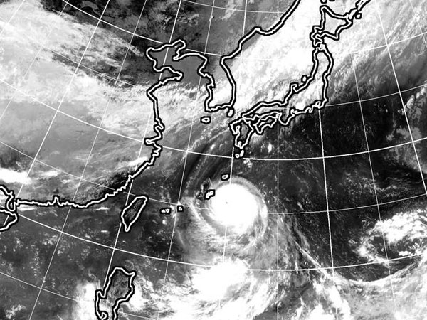 Nhật Bản, Philippines hồi hộp với siêu bão Hinnamnor