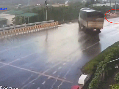 Xe tải đổ đèo mất lái, lật đè 2 người đi xe máy tử vong tại chỗ
