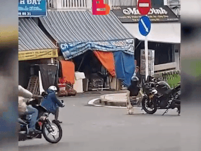 Quay clip sống ảo cho bạn gái, chàng trai ngớ người khi bị giật điện thoại trong chớp mắt