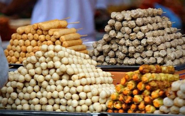 Bị chém trọng thương vì mua cá viên chiên thiếu 20 nghìn