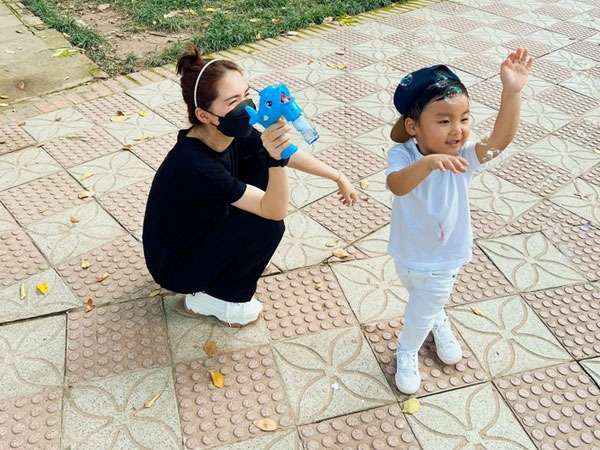 Hòa Minzy phản ứng thế nào giữa tin đồn bạn trai cũ Minh Hải có tình mới?