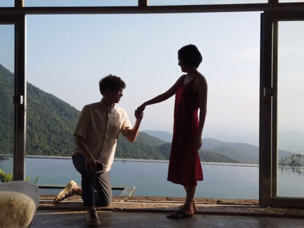 Lộ clip cầu hôn của Anh Tú - Diệu Nhi: Chỉ 7 giây và vô cùng 'tấu hài'