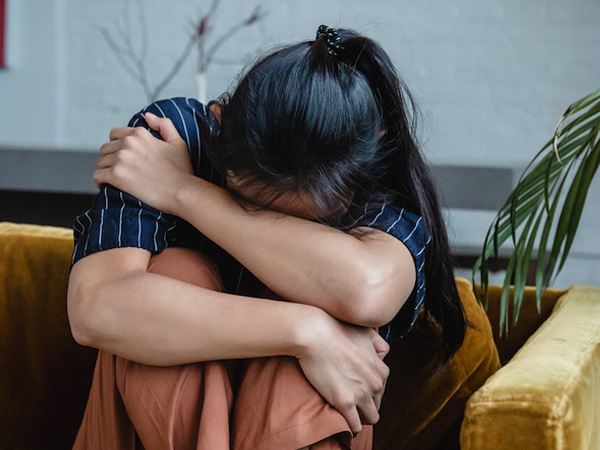 Chồng chở tôi ra công viên cho người tình đánh ghen