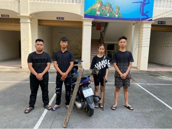 8 thanh niên nam nữ hỗn chiến, rượt đuổi tốc độ cao náo loạn đường phố Hải Phòng