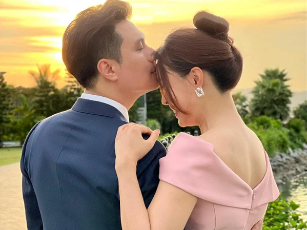 Hồng Diễm - Việt Anh đầy tình tứ ở hậu trường phim mới, dân tình trầm trồ vì quá đẹp đôi