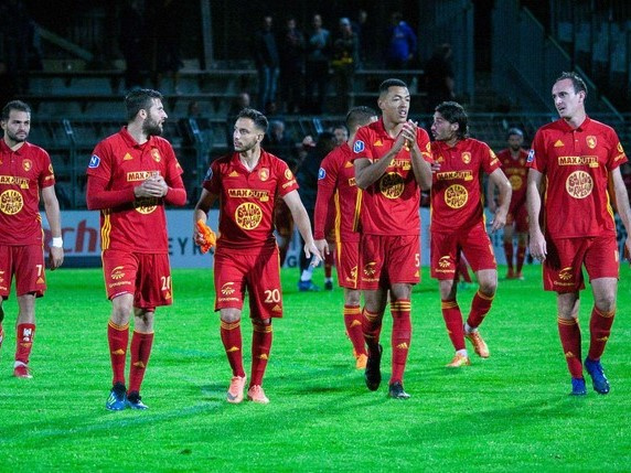 Máy bay bị cháy động cơ, đối thủ của Pau FC đối diện thời khắc sinh tử