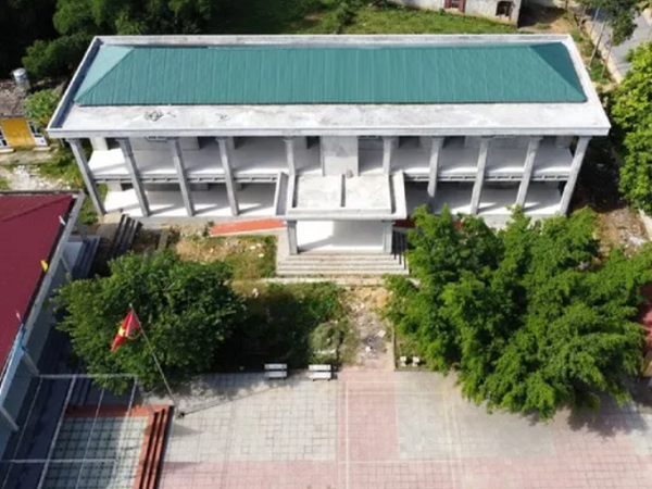 Nữ kế toán bị chồng cũ vác dao 'truy sát' ngay cổng trường trong ngày khai giảng