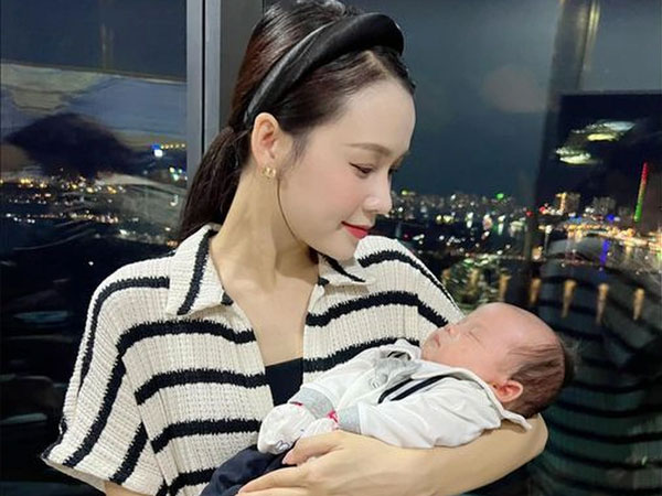 Một hotgirl đời đầu 9x bất ngờ công khai hình ảnh 'con trai'
