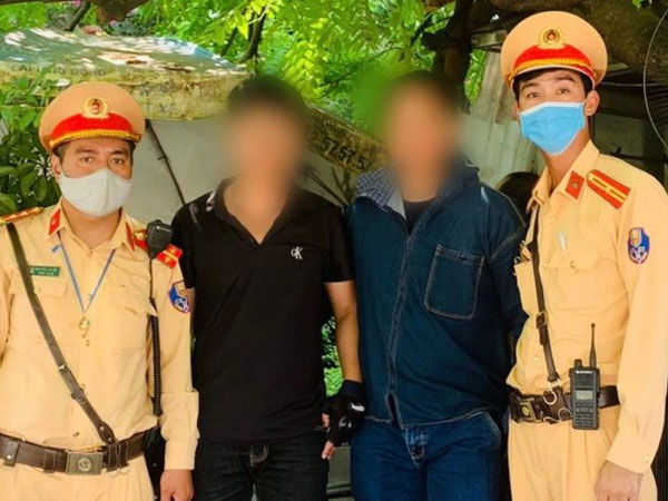 Kịp thời cứu nam thanh niên định nhảy cầu Chương Dương tự tử