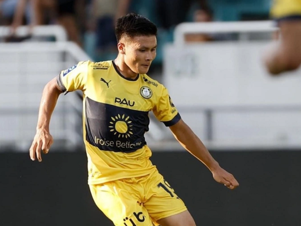 HLV Pau FC nói gì khi lần đầu không sử dụng Quang Hải ở Ligue 2?