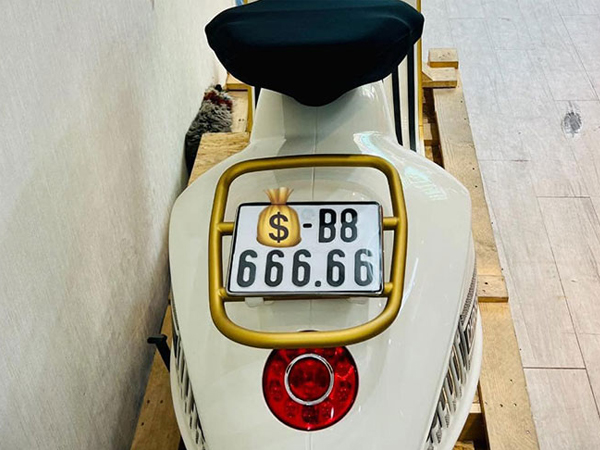 Vespa 946 Christian Dior biển 'ngũ lộc' rao bán 3,5 tỷ ở Sài Gòn?