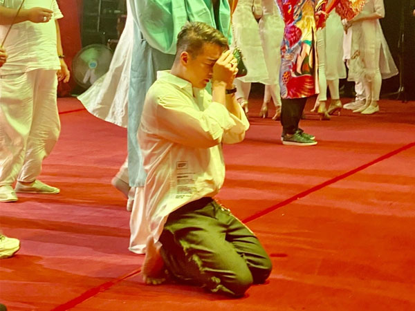 Đàm Vĩnh Hưng: 'Tôi từng quỳ trước bàn thờ Tổ gần một tiếng để cầu xin được nổi tiếng'