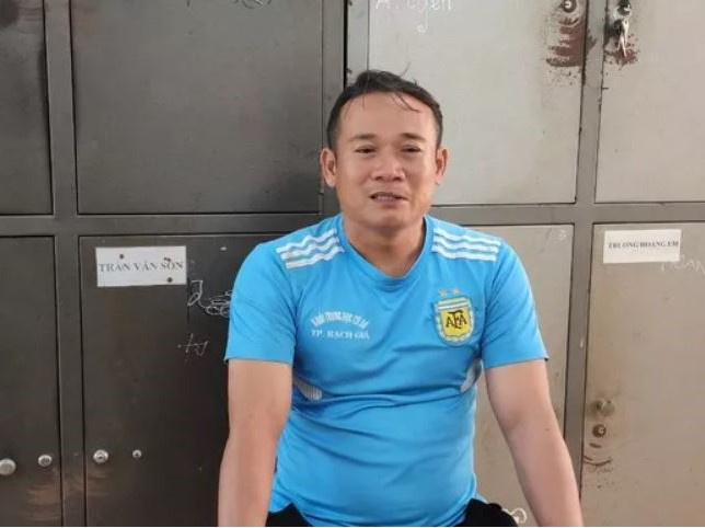 CLIP: Nam giáo viên bật khóc sau khi sát hại đồng nghiệp tại trường