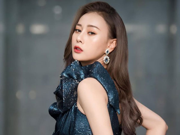 Phương Oanh lần đầu nói về hình ảnh nhạy cảm với Shark Bình ở sân bay: 'Bị yêu nhau quá thế thôi, làm gì căng?'