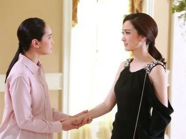 Ngỡ ngàng khi thấy em chồng giỏi giang đang làm giúp việc ở nhà sếp
