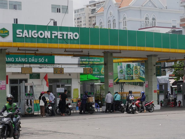 Nhiều cây xăng phía Nam đóng cửa, xin tạm ngừng bán