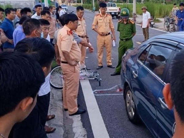 Vụ bé 5 tuổi bị nữ học viên tập lái xe tông tử vong: Khởi tố cả thầy lẫn trò