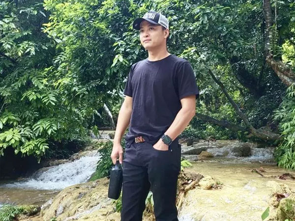 Hồng Đăng lộ diện với thần sắc tươi tắn, đăng status nghiền ngẫm cuộc đời sau ồn ào ở Tây Ban Nha