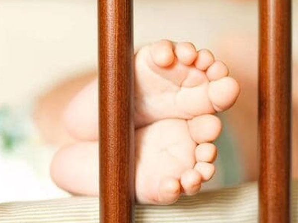 Mổ bắt thai nhi, bác sĩ phải khâu vội lại vì đứa trẻ chưa đủ tháng